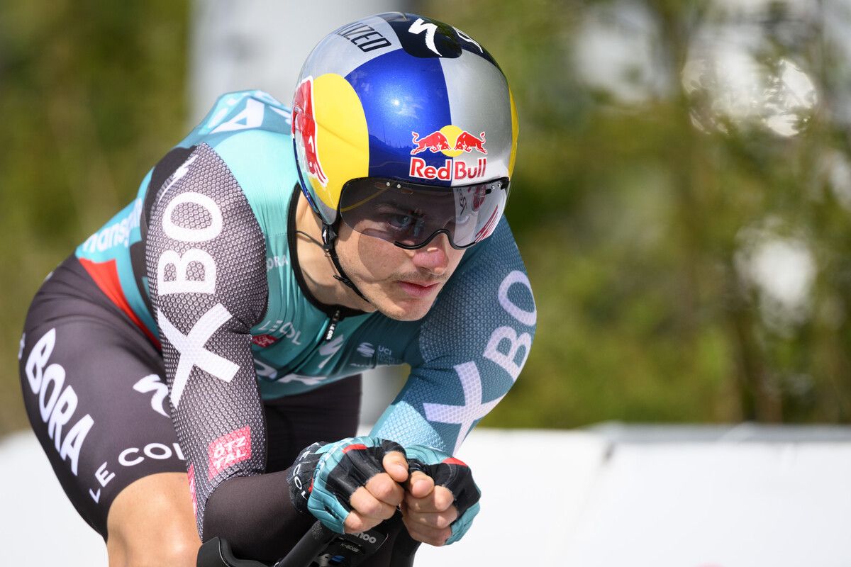 Anton Palzer fährt seit drei Jahren für Bora-hansgrohe und trug als Red-Bull-Sportler stets den bekannten blau-silbrigen Helm mit den zwei Bullen.Apa