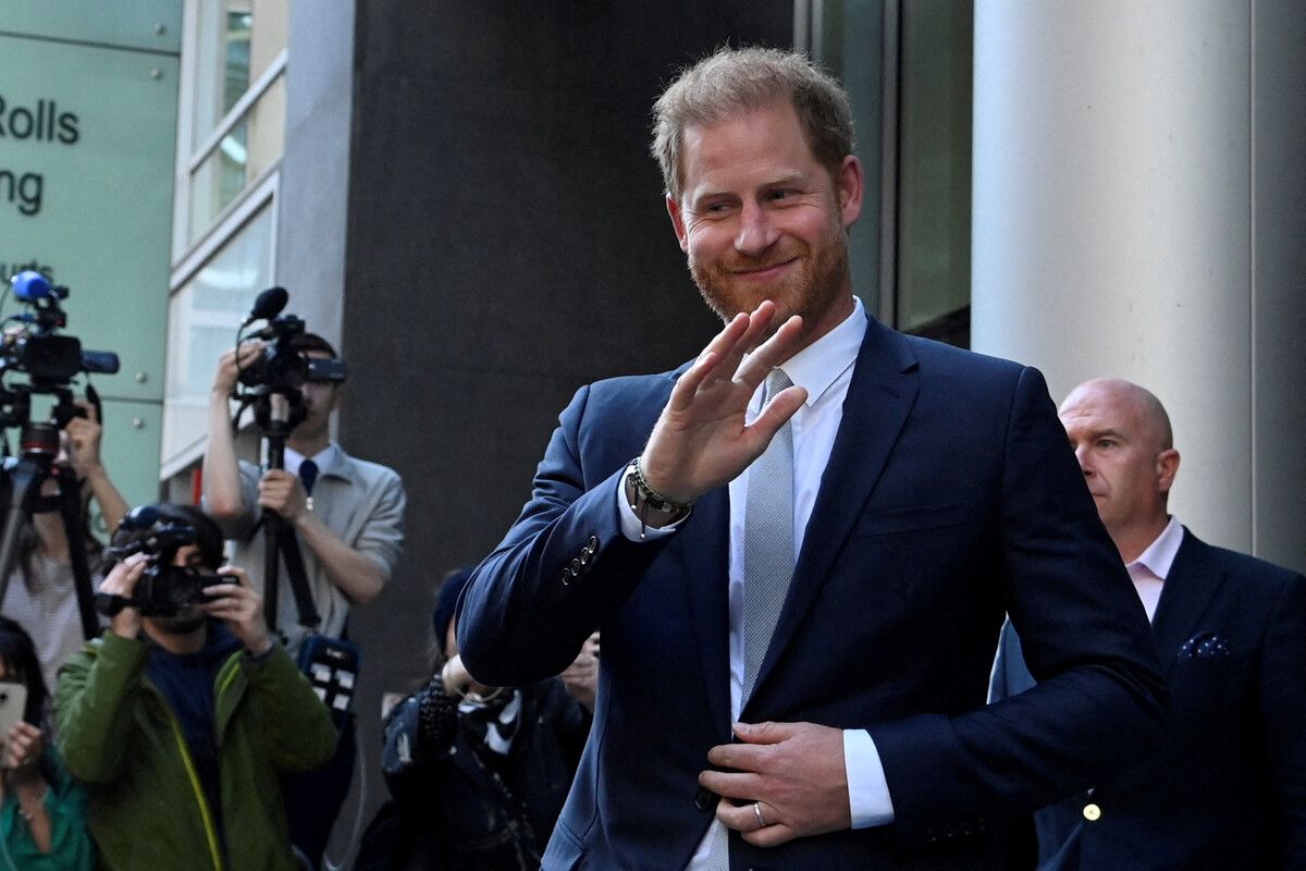 Auch wenn Harry dem Königshaus vor vier Jahren den Rücken gekehrt hat, um unabhängig zu sein, hat er seinen Platz in der Thronfolge behalten. Reuters