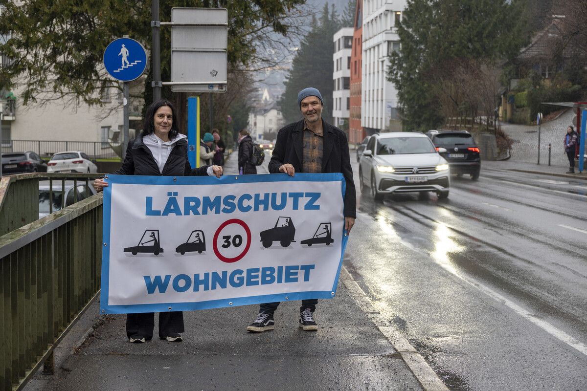 Barbara und Christian Tuerr kämpfen für Tempo 30 auf der Römerstraße in Bregenz.VN/Paulitsch