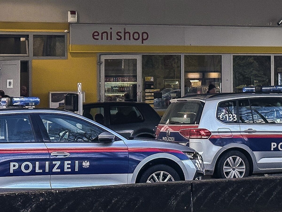 Bei einer Tankstelle in Wolfurt kam es zu einem Polizeieinsatz. vn/steurer