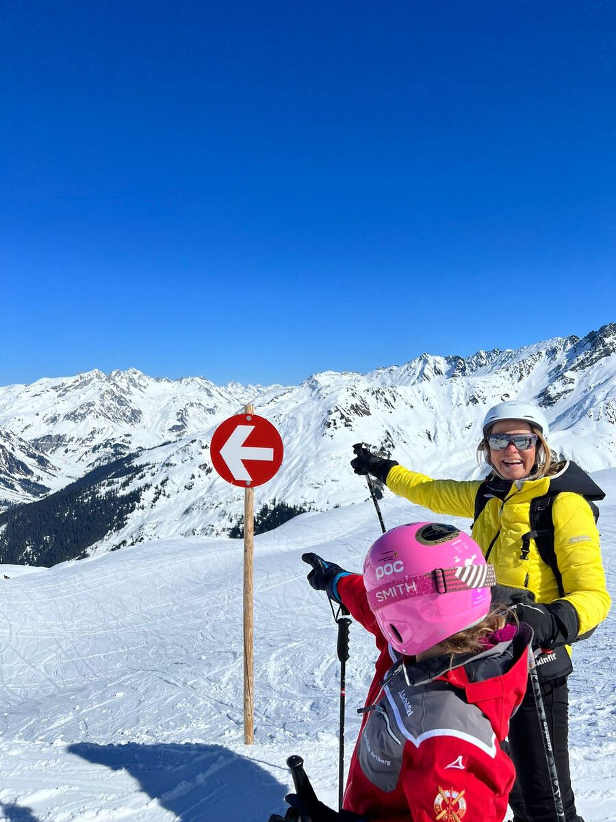 Bei Traumwetter hat Ulrike Rein schon mal die Pisten der legendären Skirunde am Arlberg getestet.VN