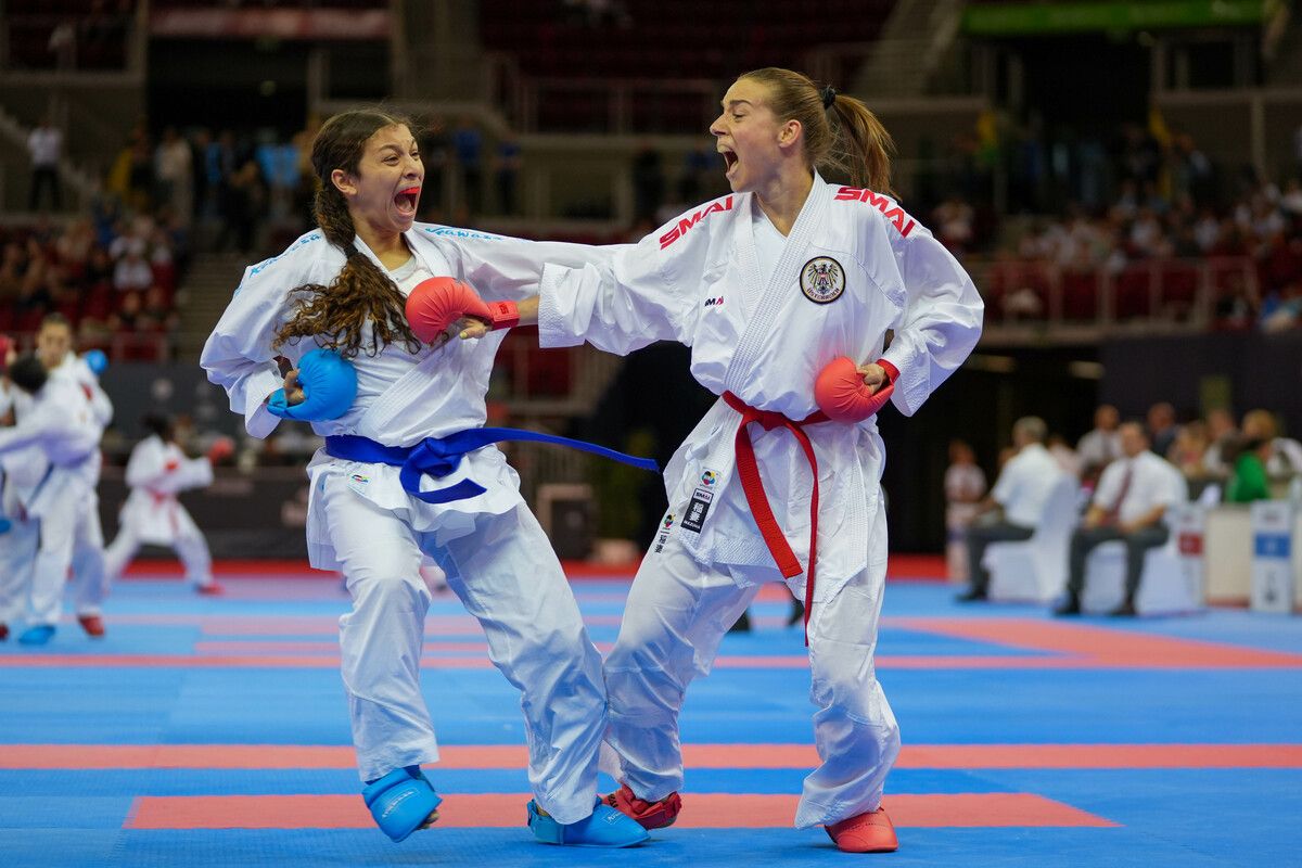 Bettina Plank (r.) will auch beim Premier-League-Turnier in Paris Treffer landen.VN/Grafoner