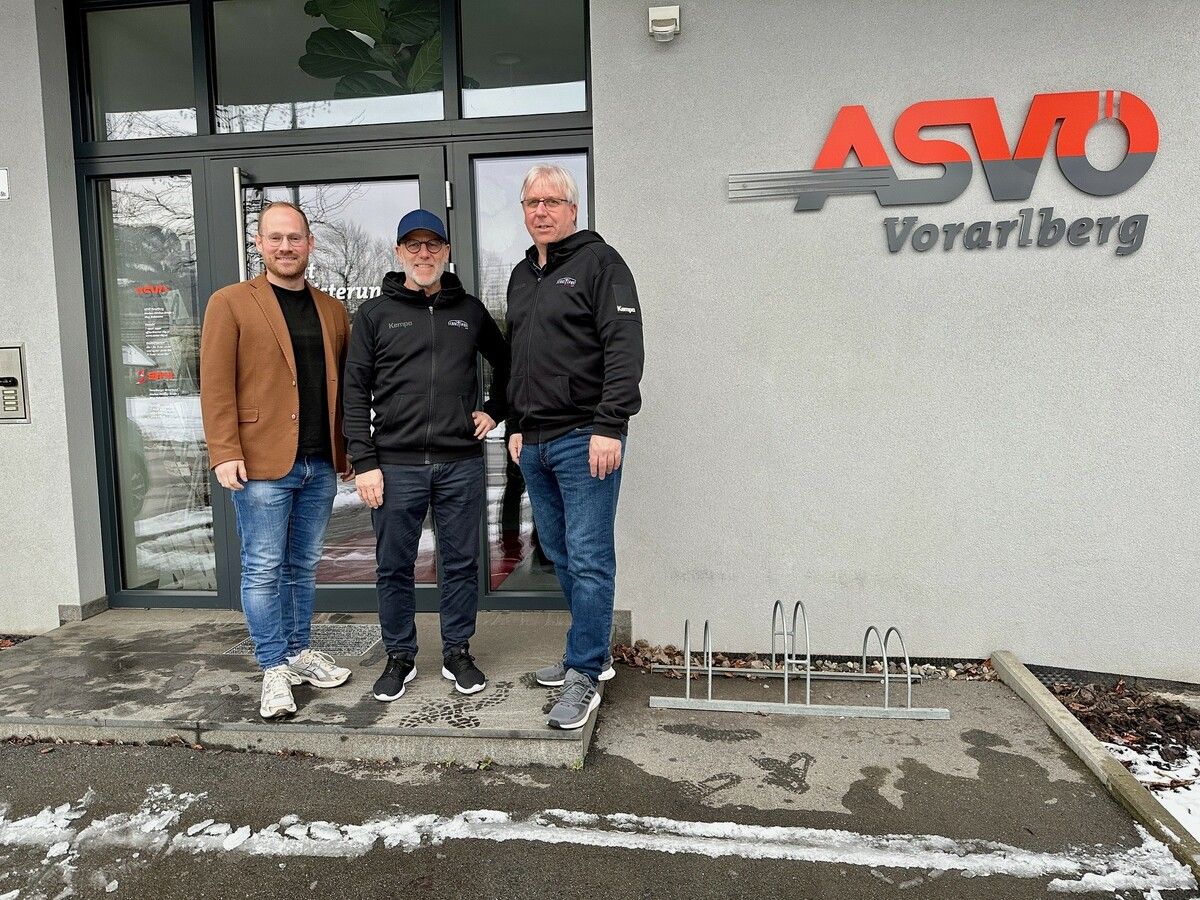 Conny Berchtold gemeinsam mit Christoph Neyer und Clemens Fiel (ASVÖ Vorarlberg).AFP