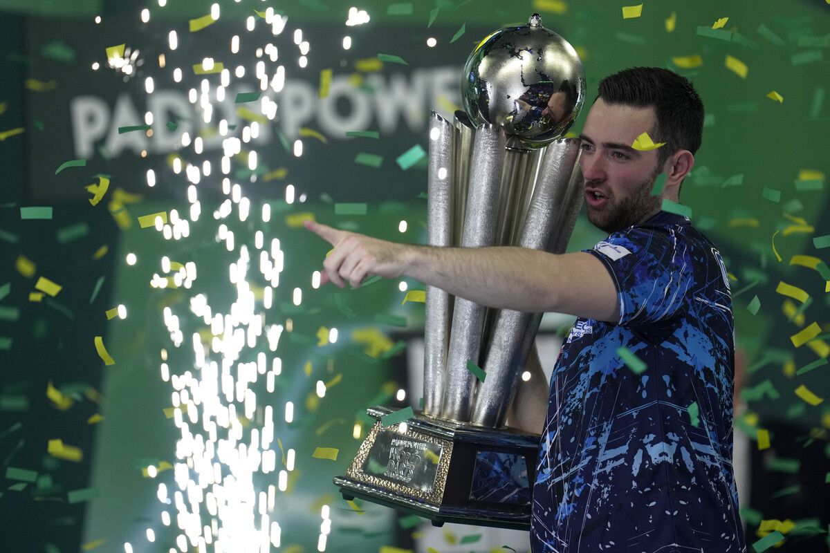 Darts-Weltmeister Luke Humphries hat 2023 absolut das meiste Preisgeld kassiert.ap