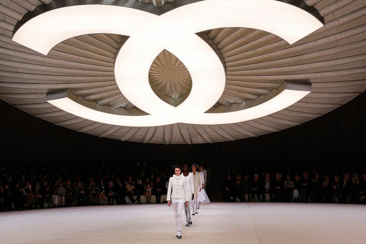 Das Luxuslabel Chanel stellt derzeit bei der Fashion Week in Paris seine Frühling-Sommer-Kollektion 2024 vor. AFP
