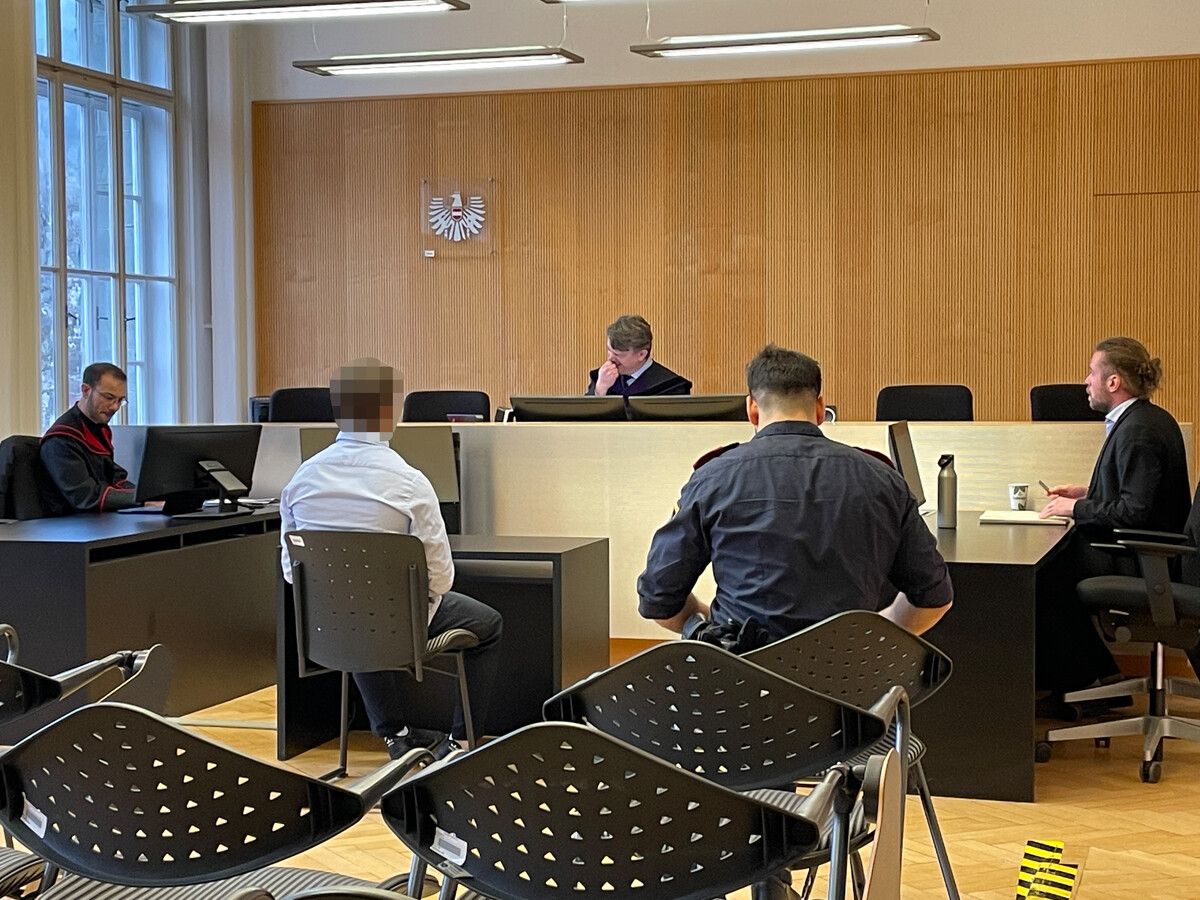 Der 19-Jährige hat bereits vier Vorstrafen und wurde in seiner Probezeit wieder straffällig. VN/MMH