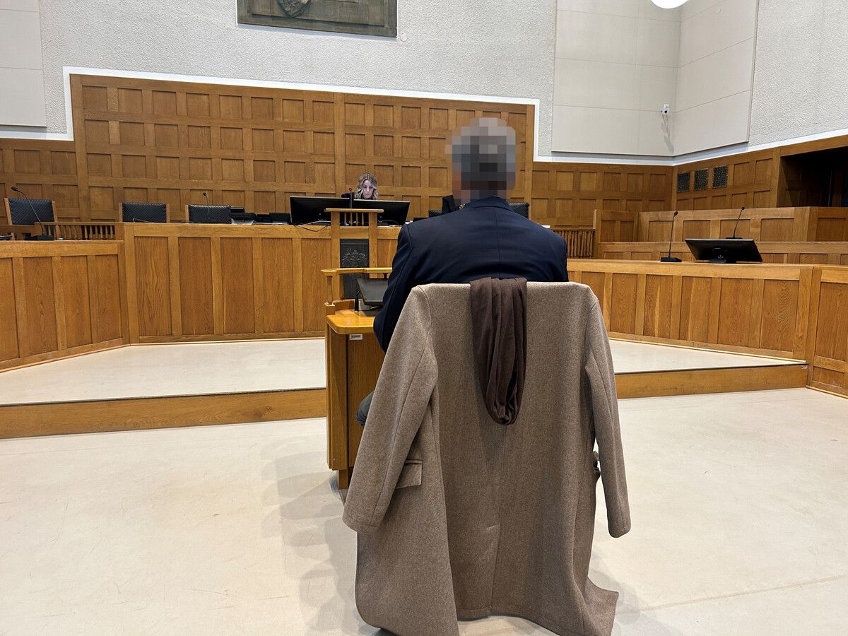 Der Angeklagte vor Richterin Silke Sandholzer am Landesgericht.vn/gs