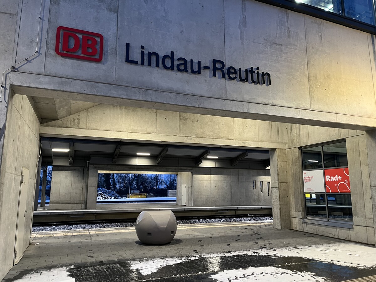 Der Bahnhof Lindau-Reutin dürfte ab Mittwoch wieder so gespenstisch leer sein wie schon vor zwei Wochen.VN/Plesch