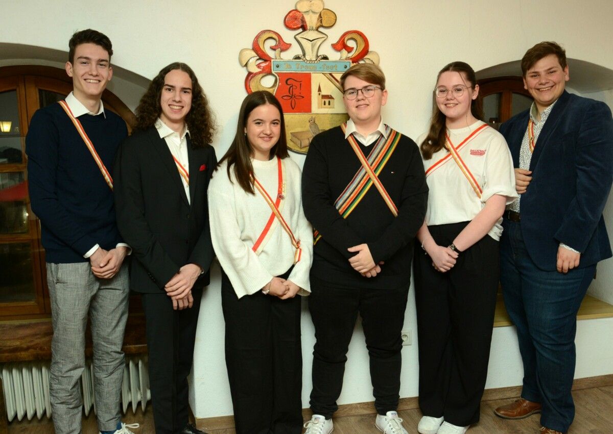 Der neugewählte Clunia-Vorstand: Kevin Rusch, Jonas Prenn, Sophia Stieger, Jakob Hammerer, Marie Hammerer und Luca Schöch.
              
              KMV Clunia/Öller