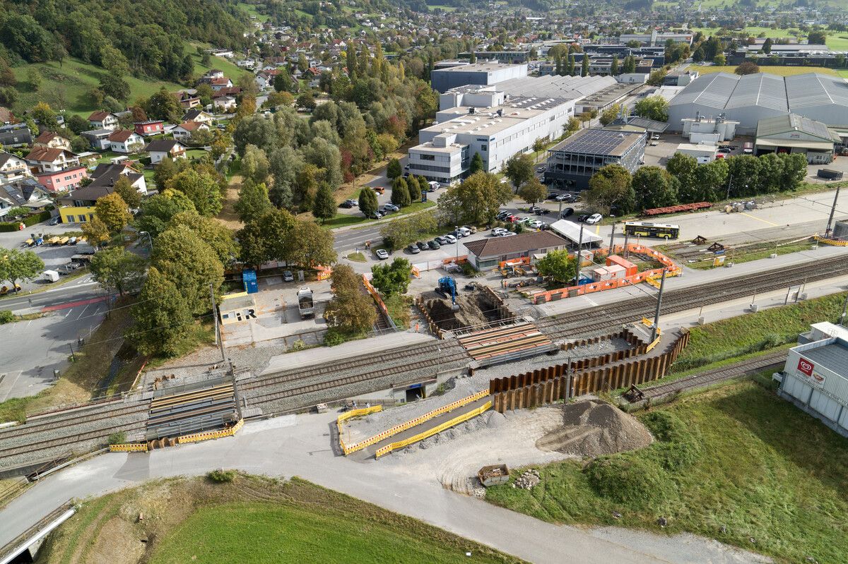 Der Umbau der Haltestelle Klaus soll bis Sommer fertig sein.