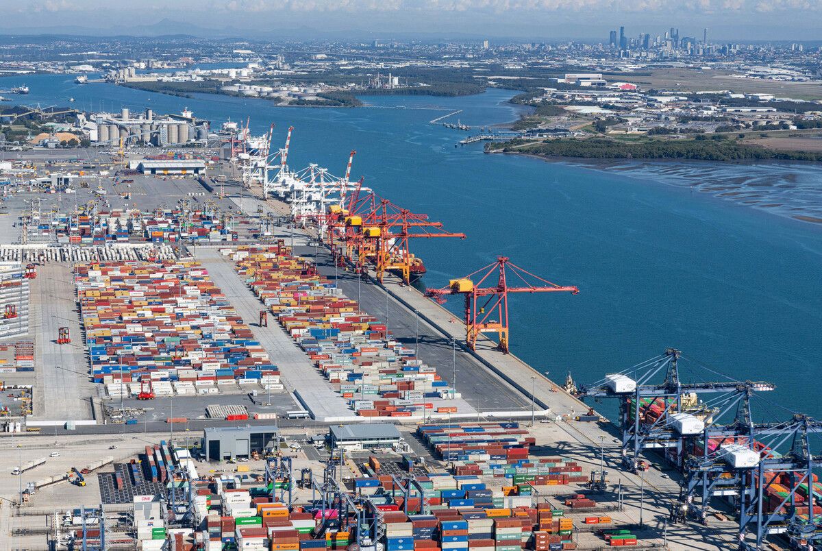 Der wachsende Containerhafen von Brisbane, wo jährlich mehr als 1,5 Millionen Standardcontainer über die Kaikante gehen. PoB