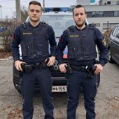 Polizisten retten Geschwister