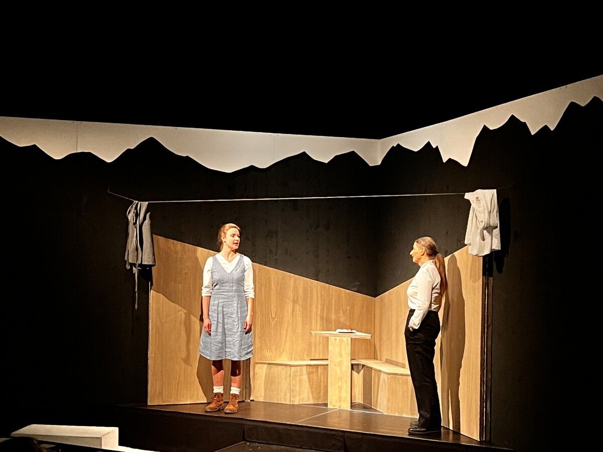 Die dramatisierte Fassung von Monika Helfers „Die Bagage“ wurde vom Studio Theater Stuttgart im Theater Kosmos aufgeführt. VN/Marte
