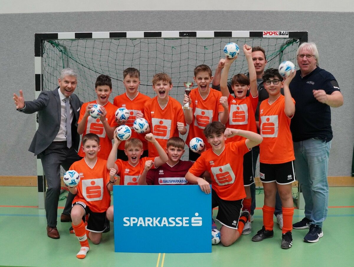 Die erfolgreichen Fußballer der SMS Nüziders mit Thomas Schreiber, Pius Ruff und Christoph Neyer.rainer schallert