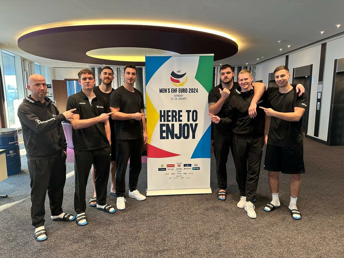 Die glorreichen Sieben bei der EURO 2024 (v. l.): Robert Weber, Constantin Möstl, Boris Zivkovic, Lukas Herburger, Tobias Wagner, Ralf-Patrick Häusle und Markus Mahr.ÖHB/Riedlmayer