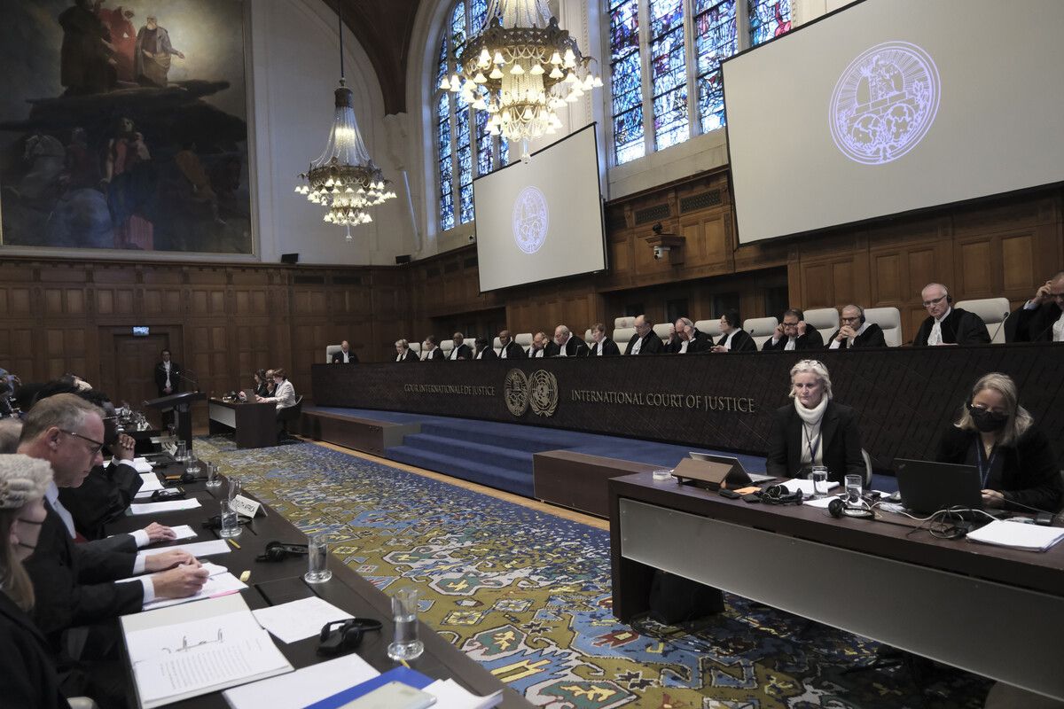 Die Richterbank im Friedenspalast in Den Haag zu Beginn der Anhörung: Am Donnerstag erläuterte Südafrika seine Klage. Heute antwortet Israel. AP