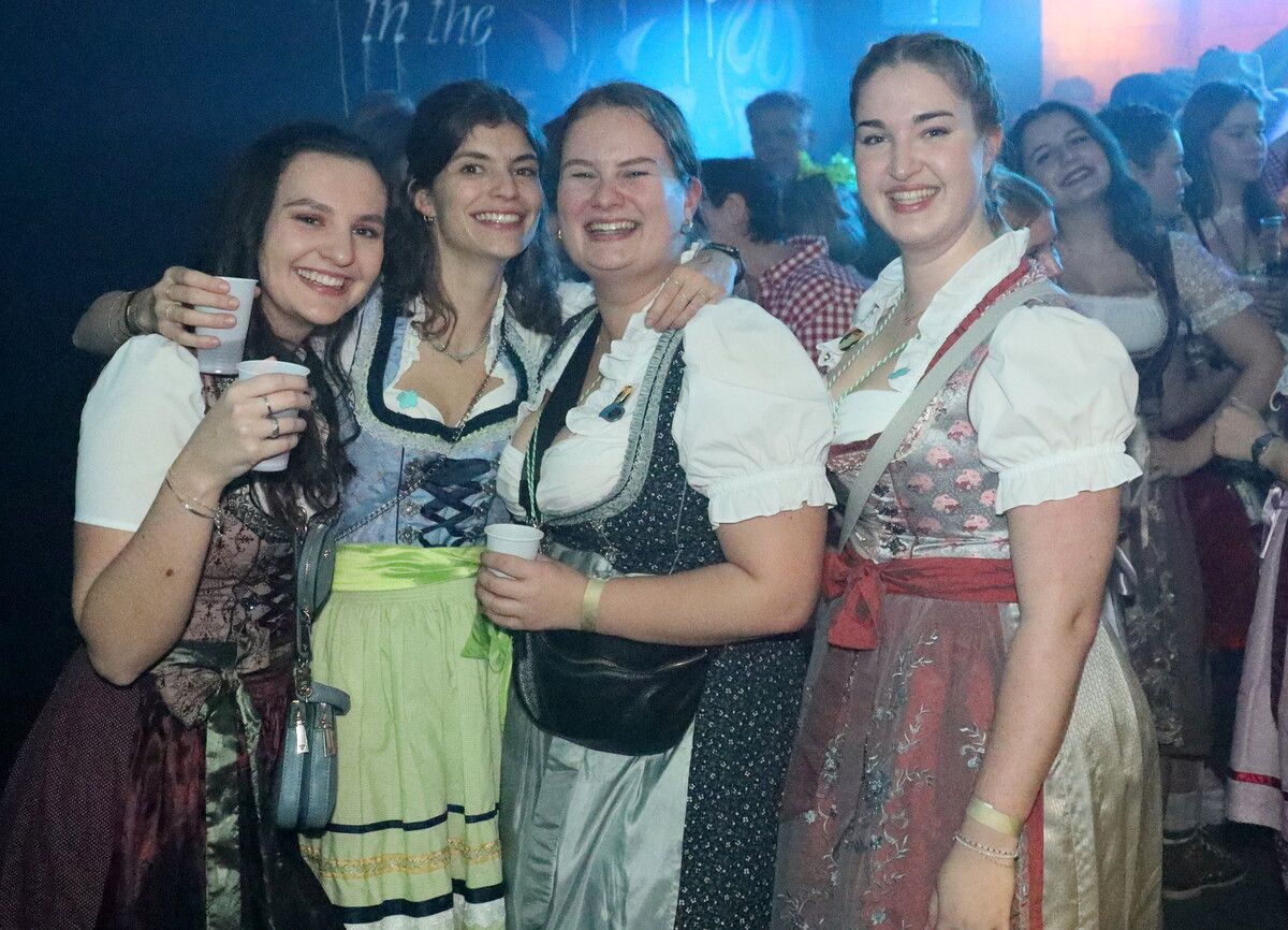 Dirndl- und Lederhosenparty bei den Leiblachtaler Schalmeien. CHF (3)