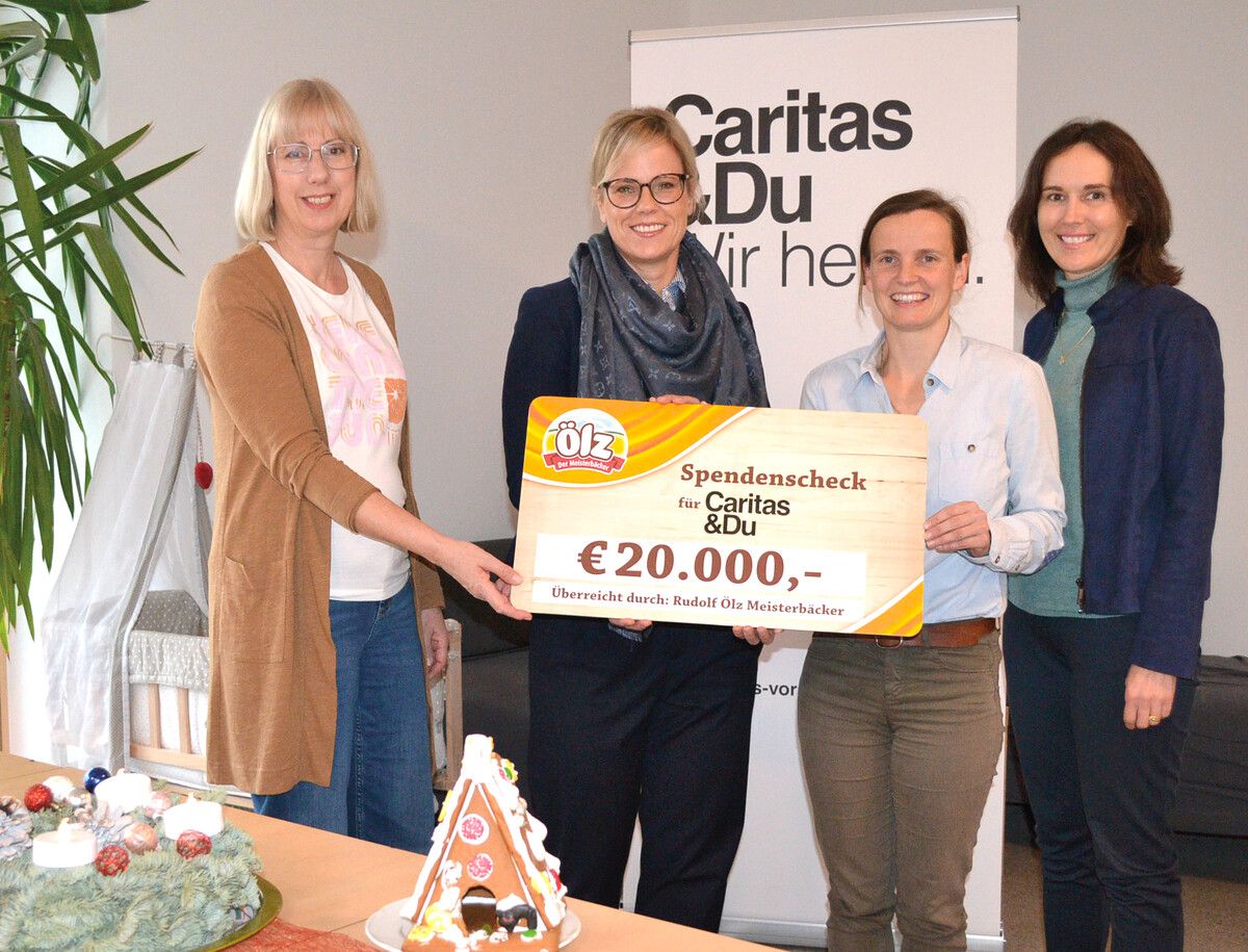 Doris Wendel und Carolin Dobler (Ölz Meisterbäcker) übergaben den Spendenscheck an Heidi Dolensky (Fundraising Caritas) sowie MuKi-Leiterin Doris Müller. Fa