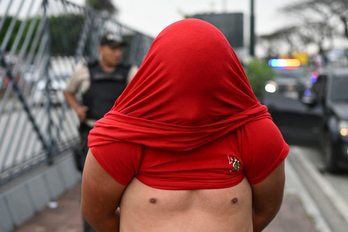 Ecuadors Sicherheitskräfte haben die Kontrolle in mehreren Gefängnissen zurückerobert, nachdem Geiseln genommen wurden. AFP
