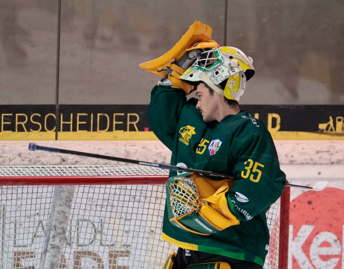 EHC Lustenau und Goalie Felix Nußbacher verloren im Penaltyschießen in Zell.Harti