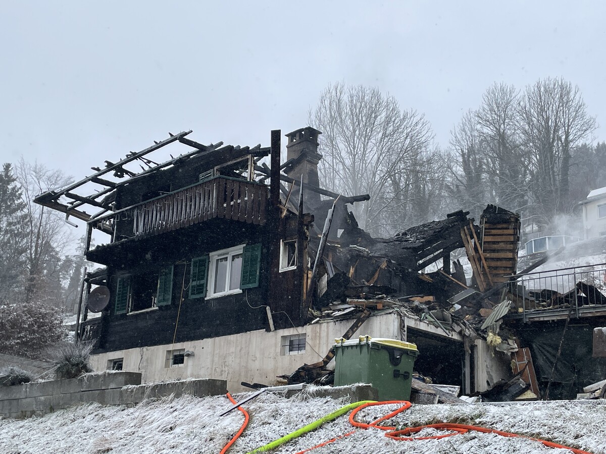 Ein Bild der Zerstörung: Das Wohnhaus nach dem verheerenden Brand. vn/hartmann