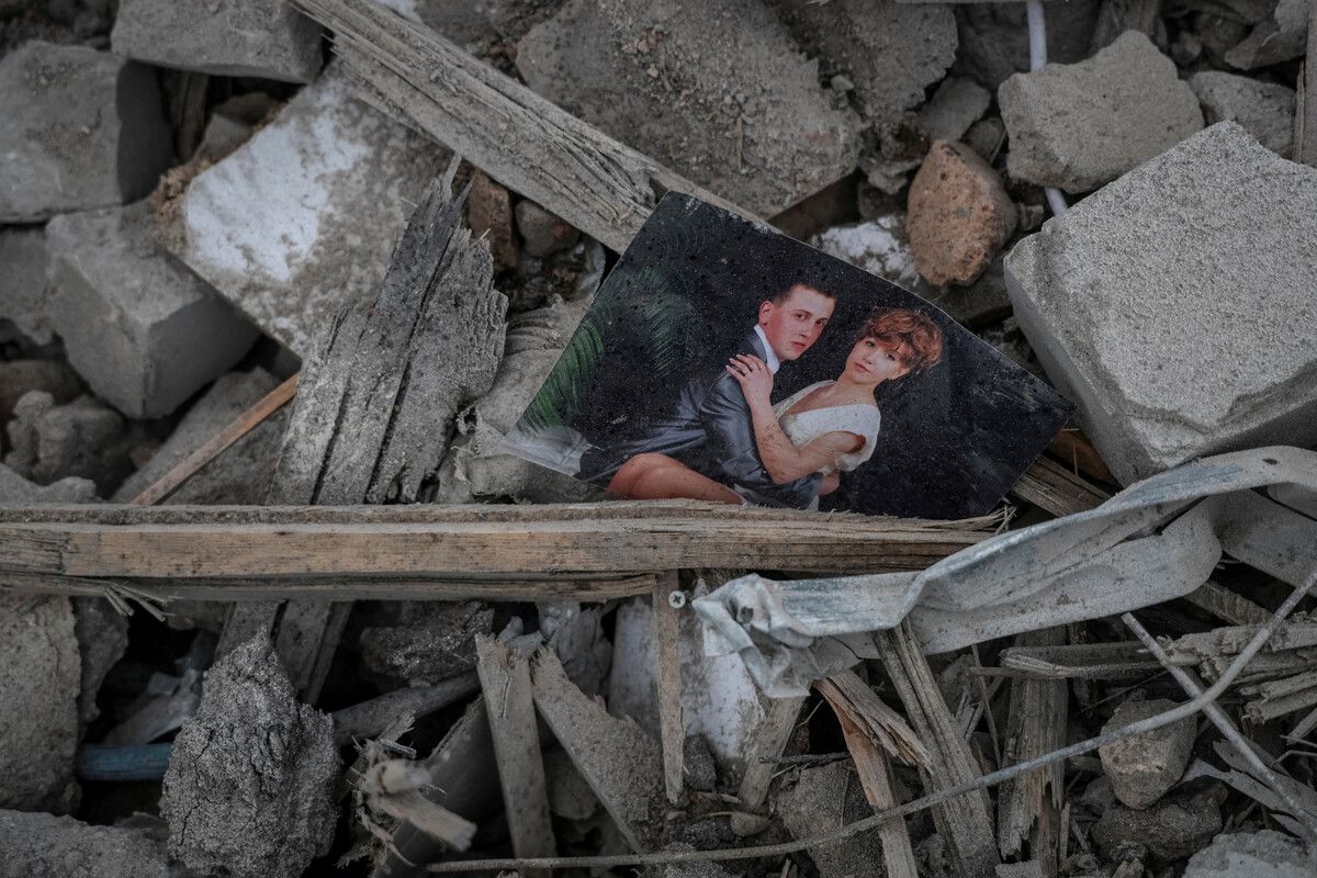 Ein Bild, übrig geblieben nach russischen Luftschlägen in Donezk.Reuters