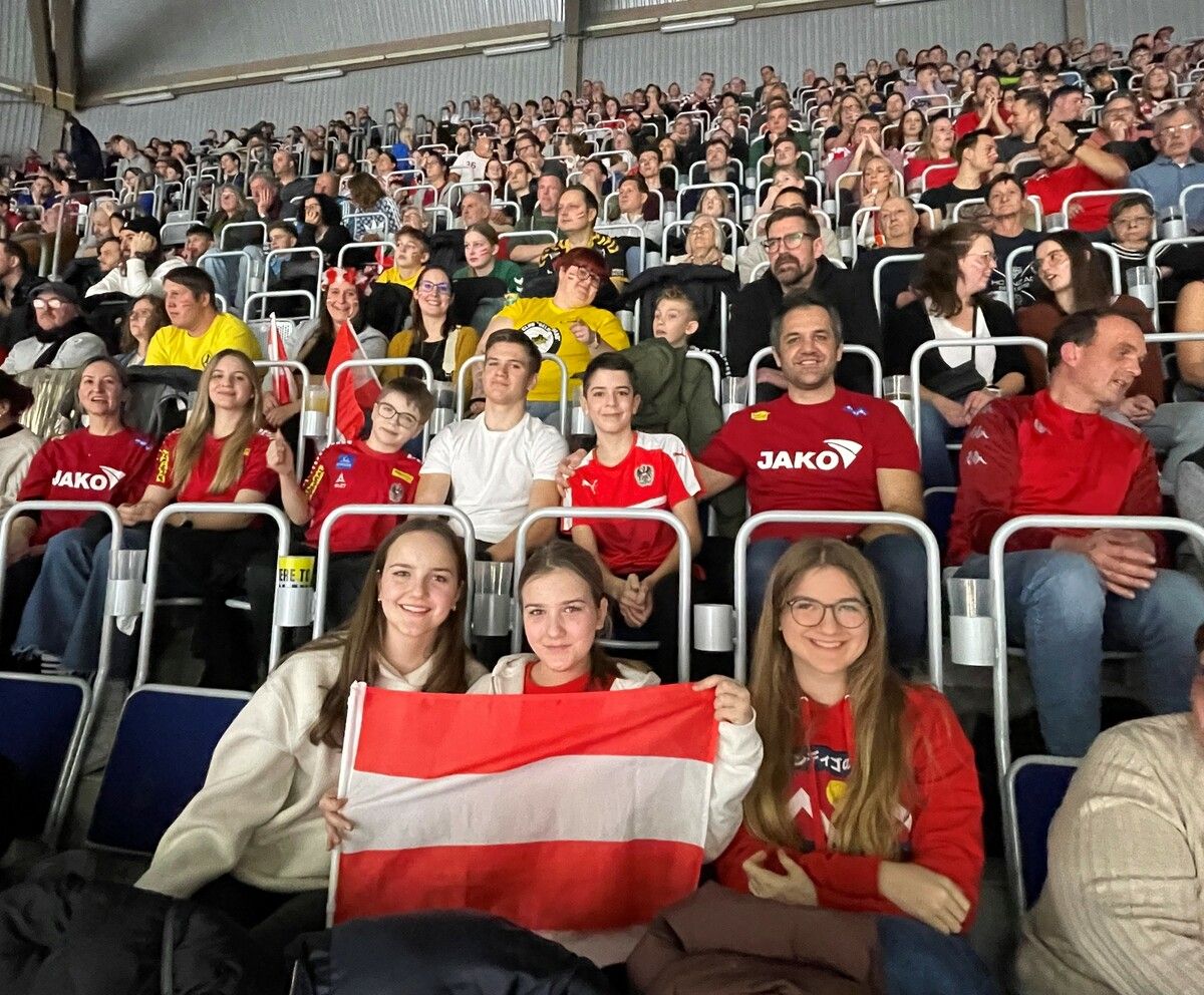 Ein Teil der 50-köpfigen Fangruppe von Bregenz Handball.