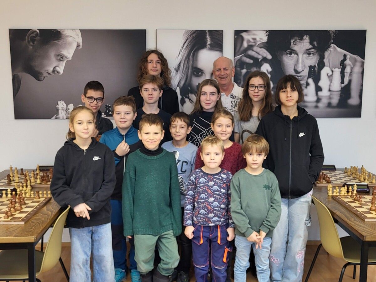 Einige der Schülerinnen und Schüler vom Schachklub. Schachklub Hohenems