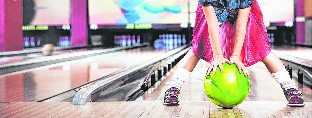 Familienspaß in der Funworld Spiel und Spaß bei jedem Wetter bietet die Funworld in Hard – mit zehn modernen Brunswick-Bowlingbahnen, die auch von Kindern bespielt werden können, großer Lasertag-Area, Kinderspielecke, Billard, Darts, Arcade, großzügigem Restaurant und vielem mehr.
