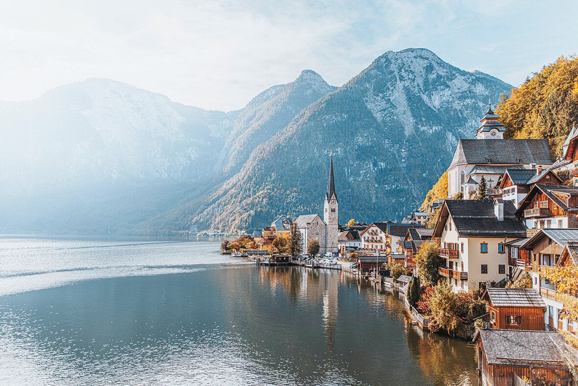 Hallstatt wird im Juni zum Raum für Dialog von Kunst und Geschichte.Shutterstock