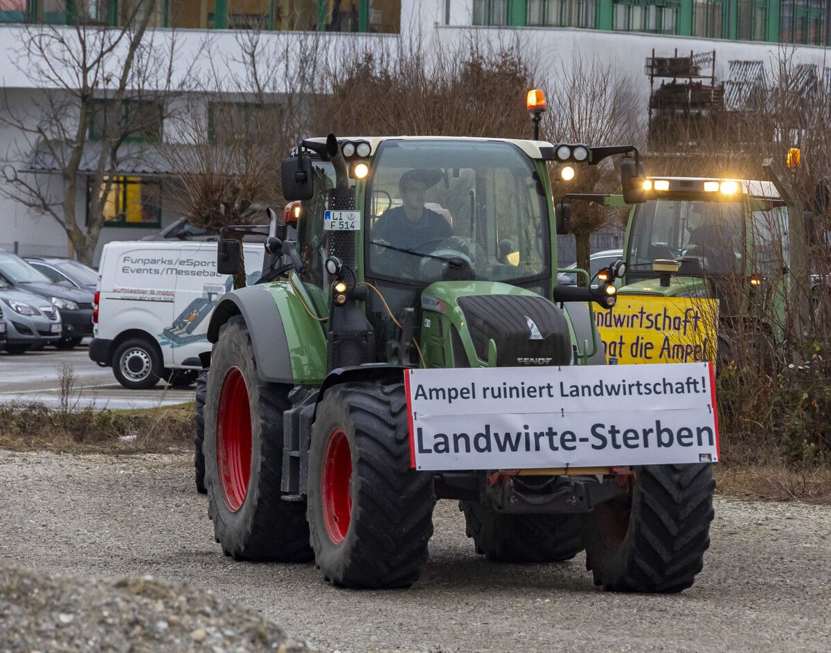 Heute tuckern wieder zahlreiche Traktoren durch den Landkreis Lindau.VN/Paulitsch