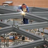 Weniger Lohn wegen sinkender Produktion