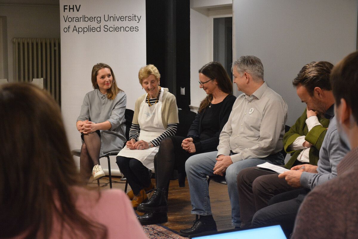 Julia Krenmayr, Marianne Hofmann, Gabi Hampson, Gernot Jochum-Müller, Erika Geser-Engleitner und Robert Moosbrugger diskutierten über die gesellschaftlichen Herausforderungen, denen wir in den kommenden Jahren begegnen werden. bvs