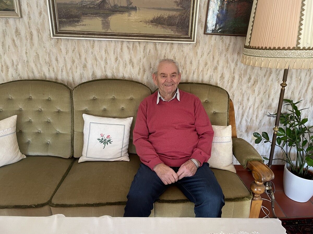 Karl Oswald ist mit 90 Jahren noch ein rüstiger Mann. kum