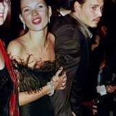 Vom Straßenmädchen zur Fashion-Ikone: Kate Moss feiert 50er