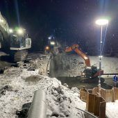Bagger beißen sich durch die S 16-Brücke