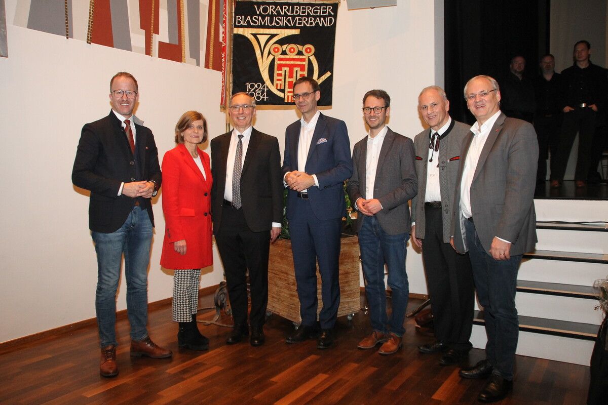 Landesrat Christian Gantner, Landesstatthalterin Barbara Schöbi-Fink, Dr. Friedrich Anzenberger, Landeshauptmann Markus Wallner, Landesrat Daniel Zadra, Landesobmann Wolfram Baldauf und Landtagspräsident Harald Sonderegger erwiesen dem Neujahrsempfang zum Jubiläum die Ehre. vn-he (3)