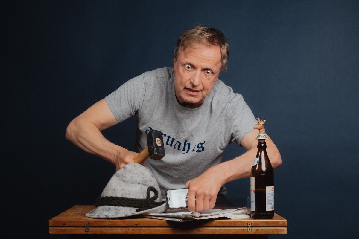Ludwig W. Müller absolvierte schon etliche Auftritte auf unzähligen renommierten Kabarett- und Theaterbühnen im deutschsprachigen Raum und gewann 2008 unter anderem den „Salzburger Stier“.Uli Neumanncosel