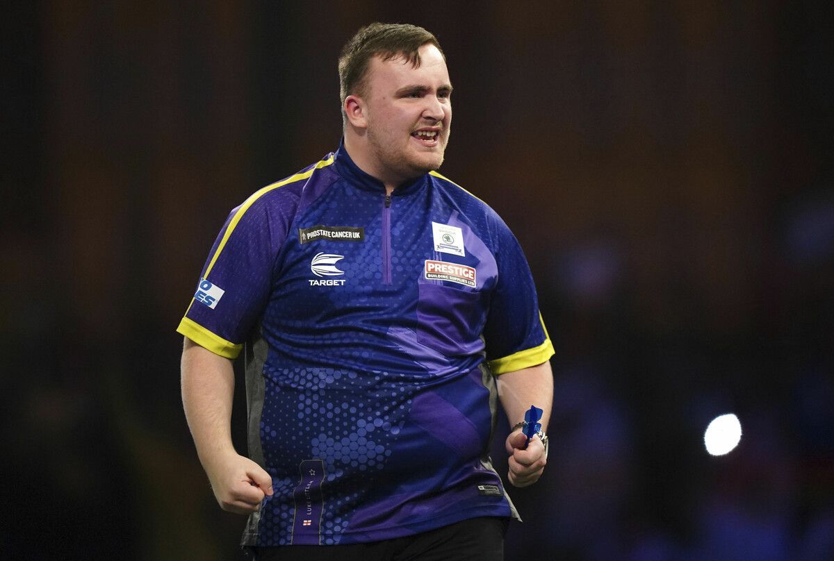 Luke Littler ist erst 16 Jahre alt und steht kurz vor dem Einzug in das WM-Finale im Londoner Alexandra Palace.AP
