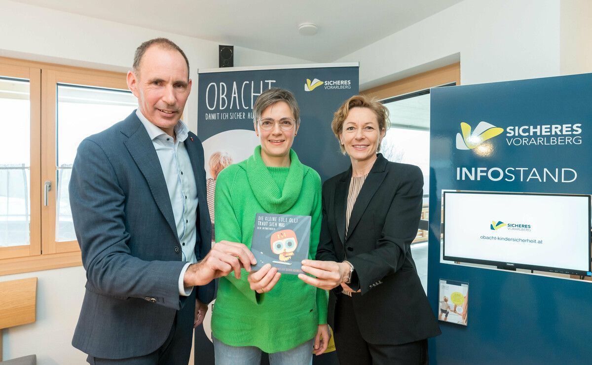 Mario Amann (Sicheres Vorarlberg), Kinder- und Jugendärztin Cäcilia Karitnig-Weiß und LR Martina Rüscher.