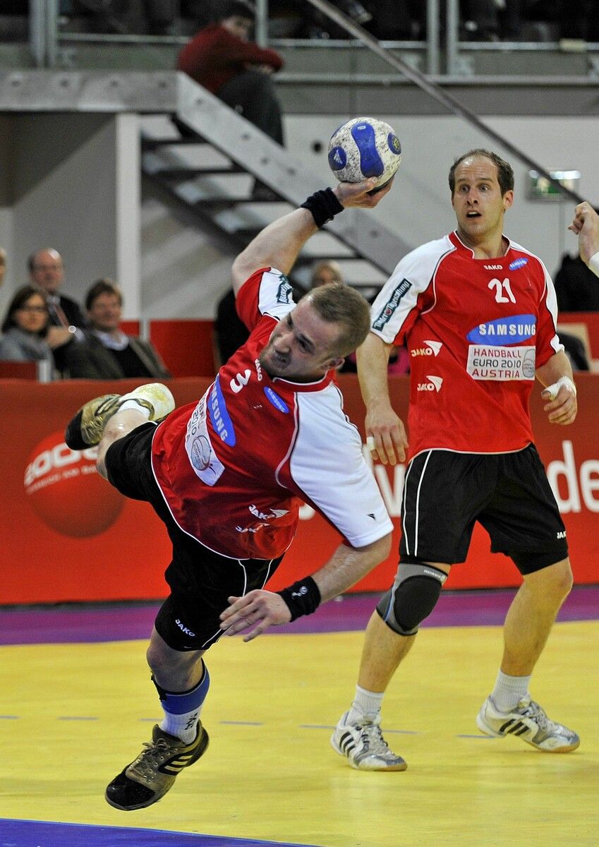 Patrick Fölser (l.) und Roland Schlinger 2008 beim Sieg gegen Deutschland. Apa