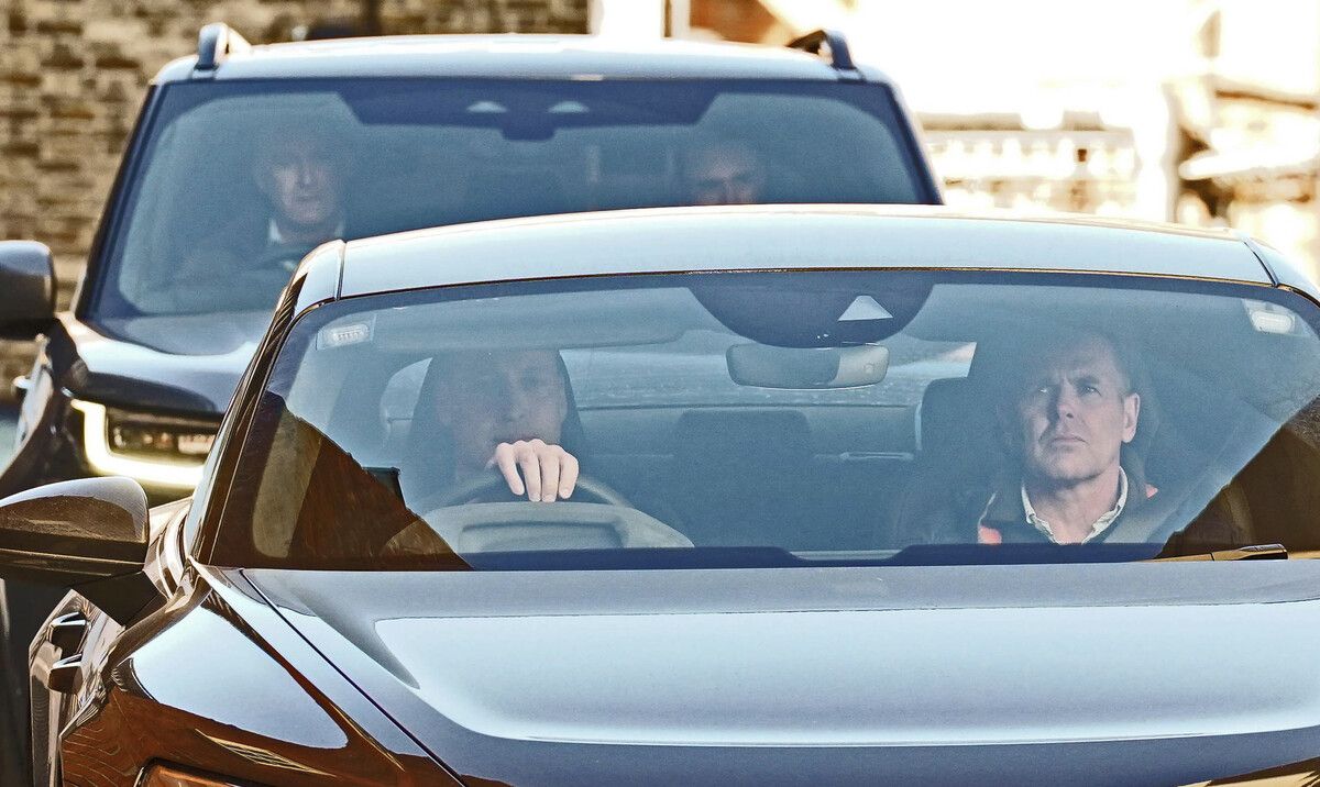 Prinz William hat seine Frau Kate am Donnerstag im Krankenhaus besucht. Der Thronfolger verließ die Londoner Privatklinik The Clinic gegen Mittag mit dem Auto. AP