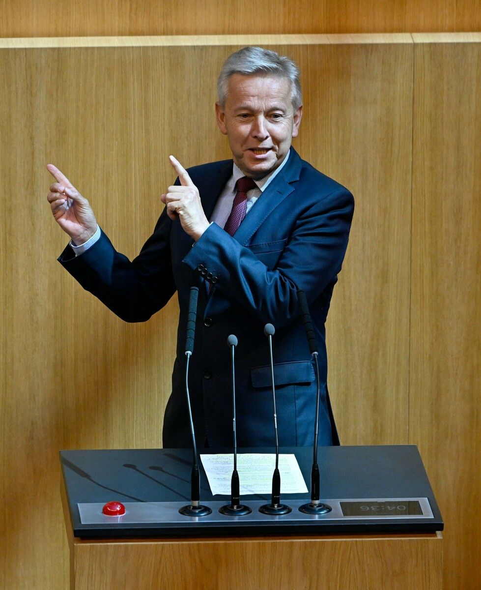 Reinhold Lopatka wechselt aus dem Nationalratssaal nach Straßburg.APA