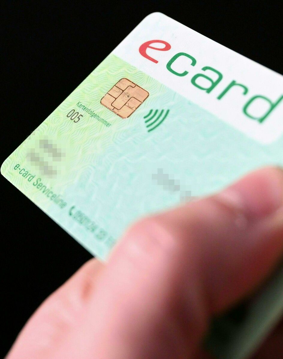 Seit 2020 werden nur noch E-Cards mit Porträtbild ausgegeben.APA