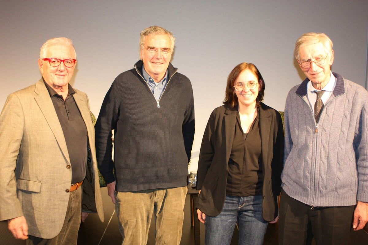 Simma-Förderer Franz Abbrederis, Moderator Johannes Schmidle, Helene Daxecker-Okon und Bestseller-Autor Elmar Simma zeigten sich auf der Lesung hoch zufrieden. VN-TK (2)