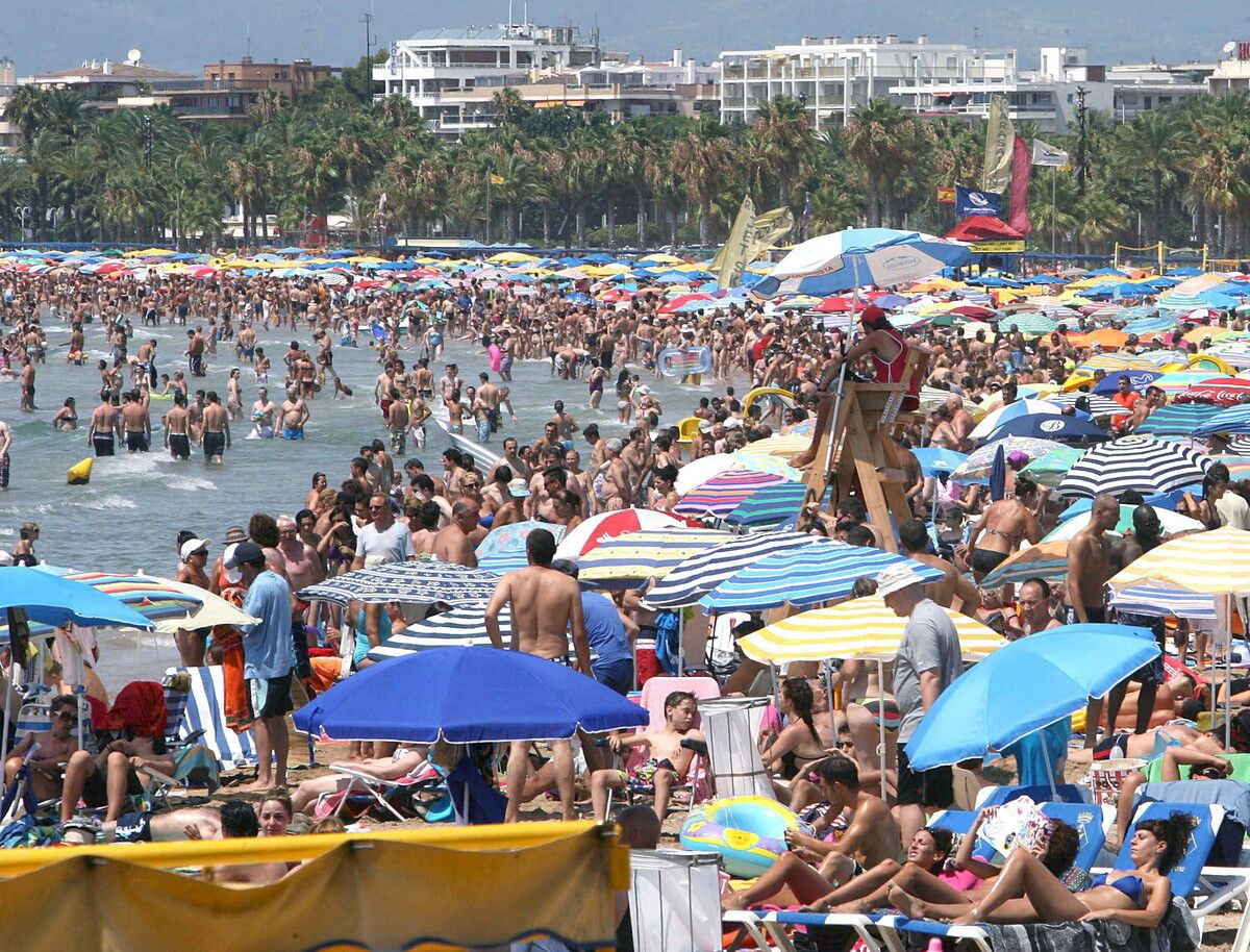Strand bei Tarragona. Trotz Teuerung Buchungsrekord in Spanien. EPA