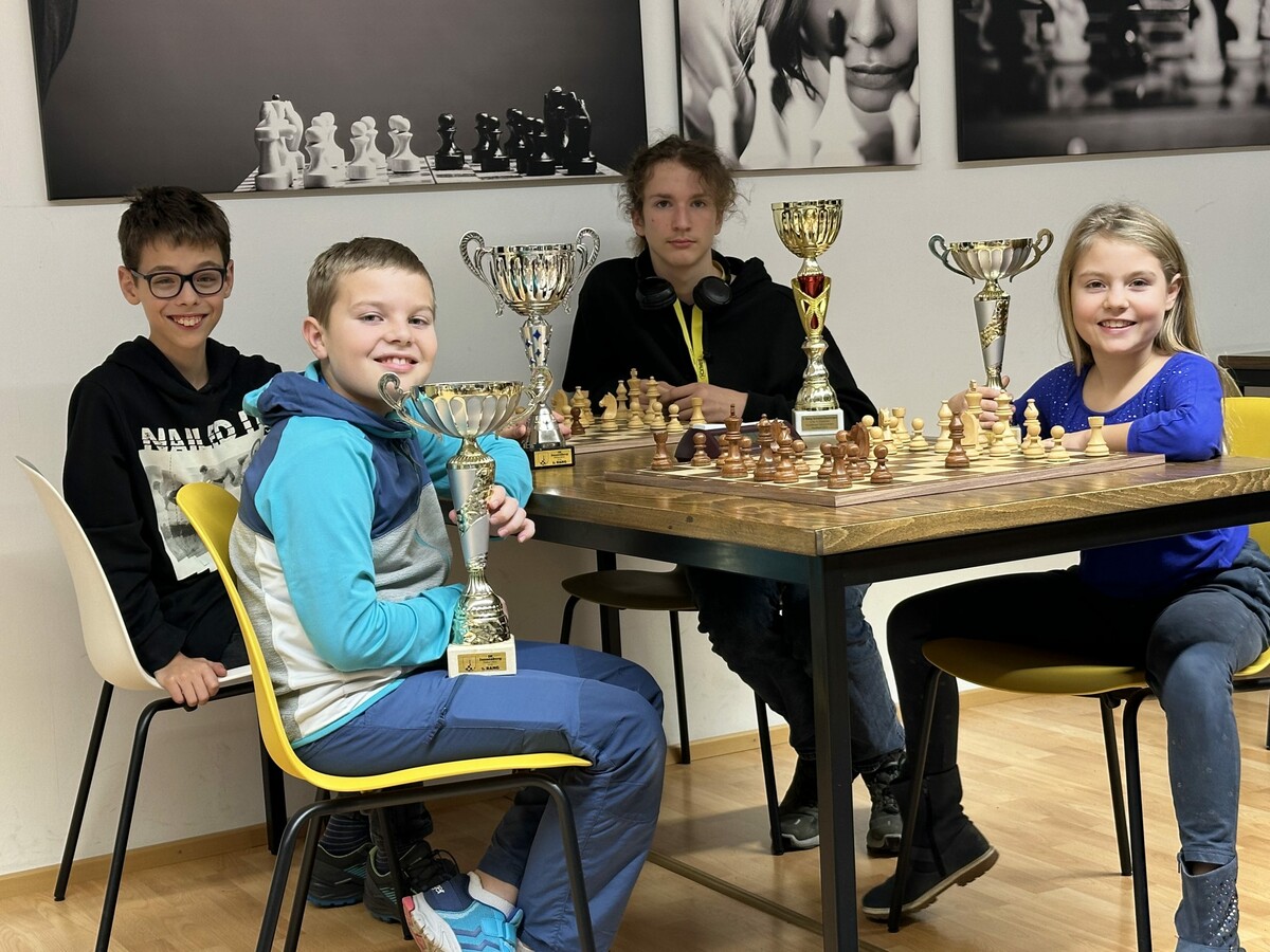 Tobias Markstaler, Jakob Lins, Nico Grundböck und Luisa Lins.Schachverein