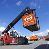 Stau auf Schiene und See trifft auch Vorarlbergs ­Exportwirtschaft hart. »D1