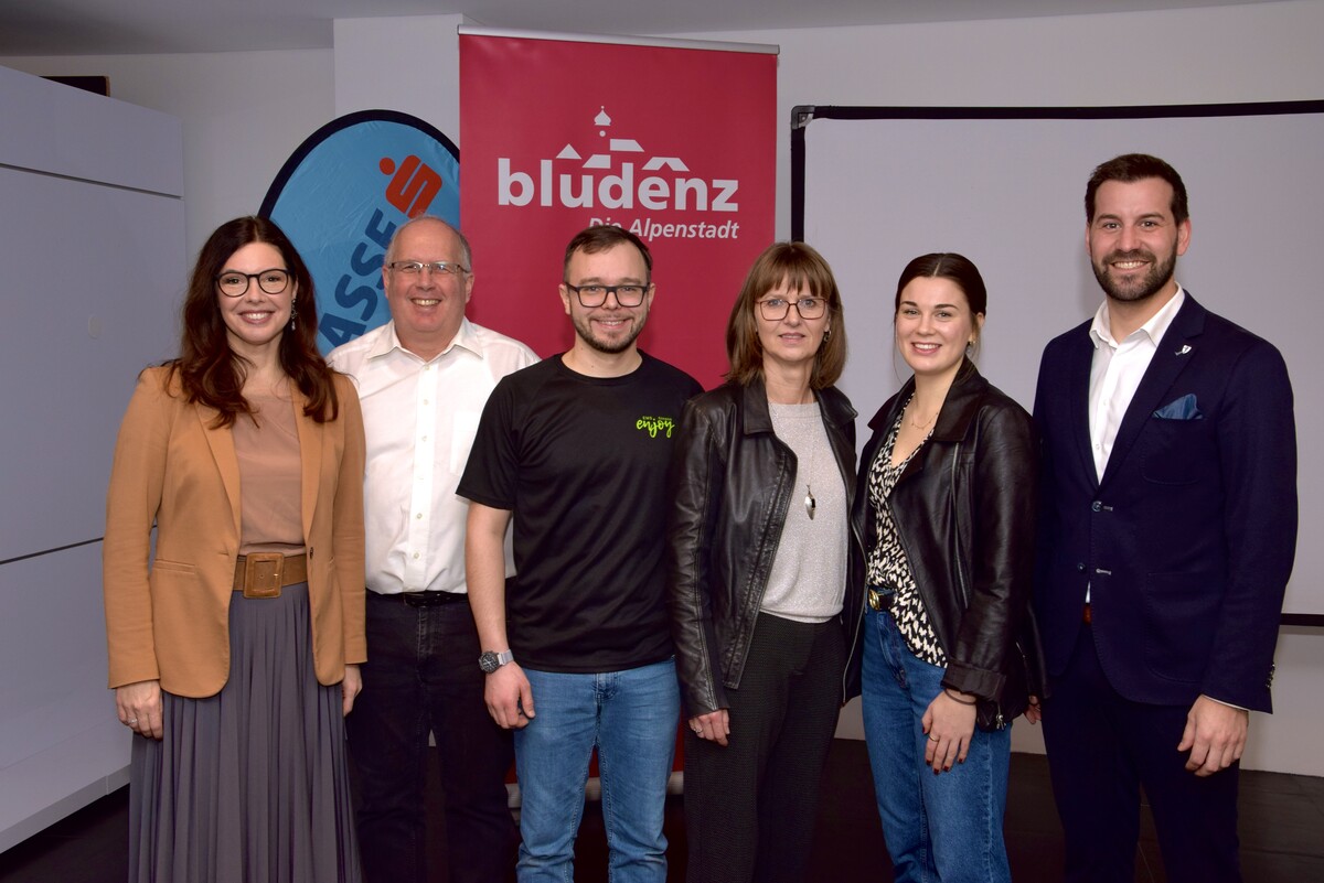 Vize-Bgm. Andrea Mallitsch, Bernd Hilby (WISTO), Gastgeber Andreas Fritz-Wachter, Stadtmarketingleiterin Natascha Arzberger mit Mitarbeiterin Rosa Lämmle und Bgm. Simon Tschann. sco (2)