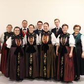 Schwungvolle Vandanser Trachtentänzer